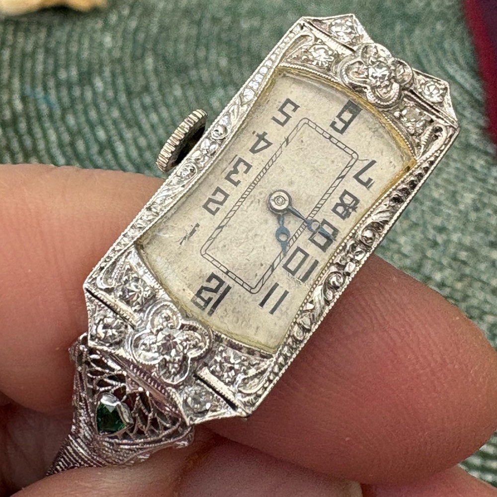 Stunning 1920s platinum and gold watch with diamonds and emeralds - Picture 4 of 9